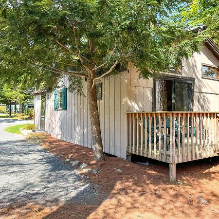 Lake Pleasant Cabin On 3 Acres With Kayaks And Beach! 외부 사진